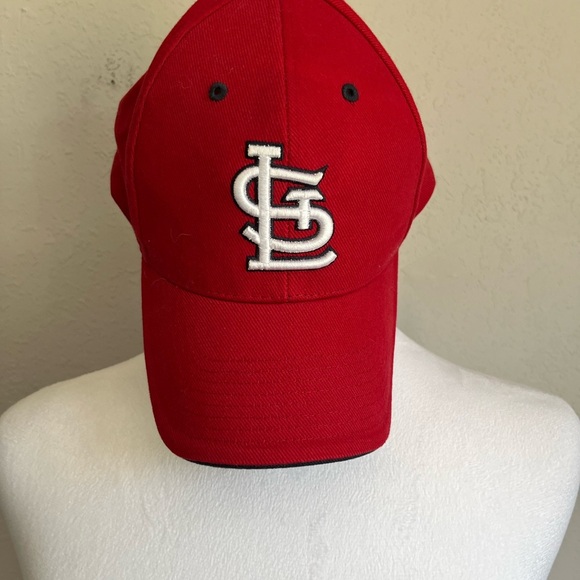Men’s Red St. Louis Cardinals MLB Genuine Merchandise Velcro Hat - OSFA - Picture 1 of 4